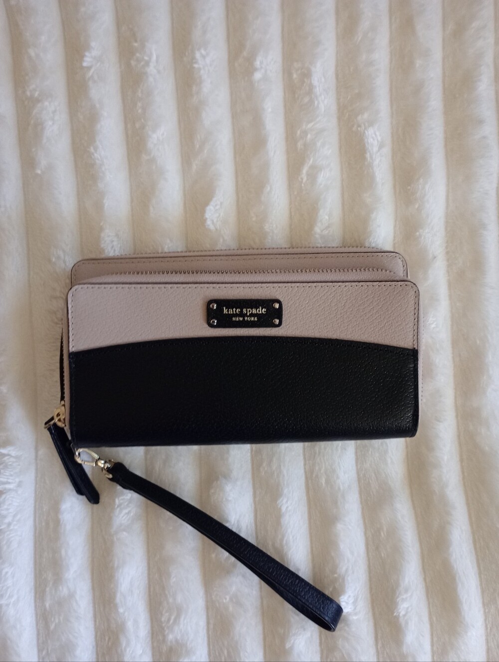 kate spade Two-Tone Black and Light Pink Carryall Wristlet Clutch